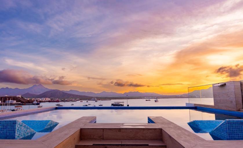 Ouril Mindelo Hotel Exterior photo
